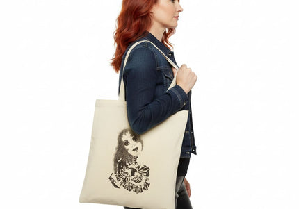 Femme portant tote bag Sasha Rebelle et ténébreuse - Sac fourre-tout artistique Wostore