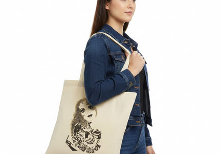 Femme portant tote bag Sasha Rebelle et Élégante - Sac fourre-tout artistique Wostore