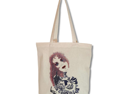 Détail motif graphique Sasha Rebelle et magnétique violet rose sur tote bag femme