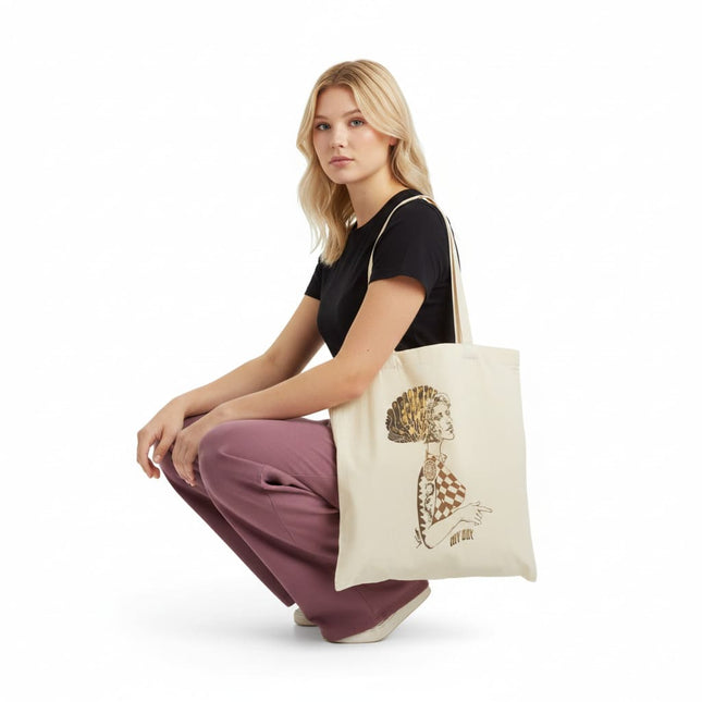 Motif imprimé Louise sur tote bag - Illustration féminité naturelle et libre par WO Design
