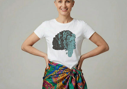 t-shirt femme jade silence régénéré WO illustration contemporaine verte porté avec tenue colorée style été