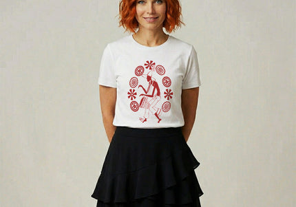 t-shirt artistique femme terracotta WO porté avec jupe noire style chic moderne illustration contemporaine