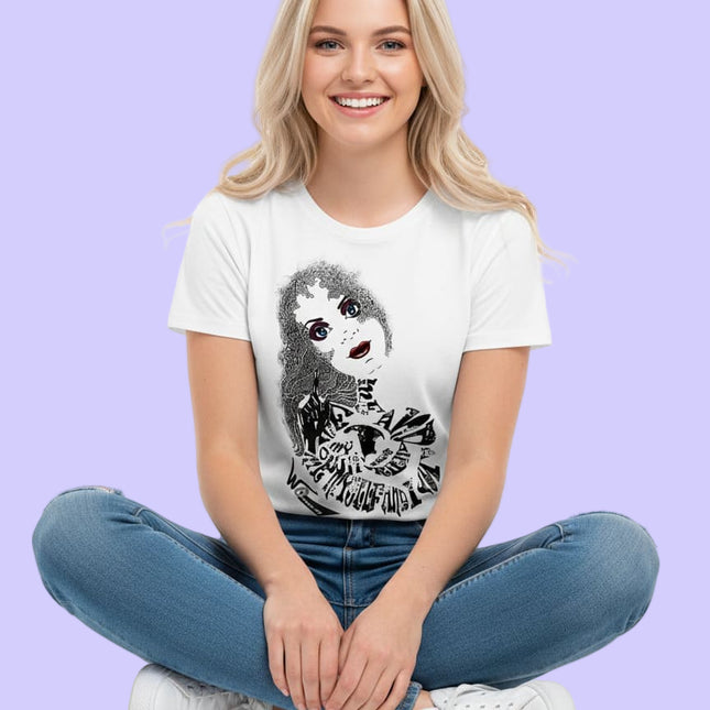 tee-shirt femme rebelle et elegante illustre par wo porte dans un style mode contemporain féminin