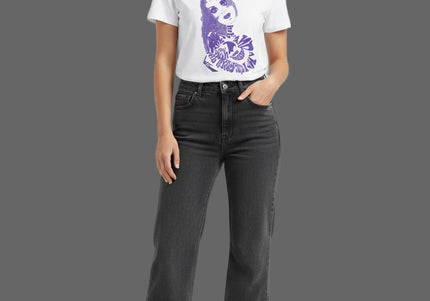 tee-shirt femme blanc rebelle Indigo illustre par wo porte dans un univers mode artistique contemporain