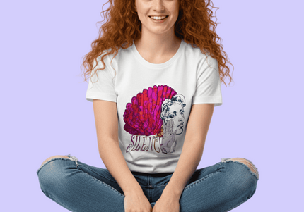 Détail impression tee-shirt Jade Silence vibrant - Motif artistique visage coloré rose et fuchsia - Création WO
