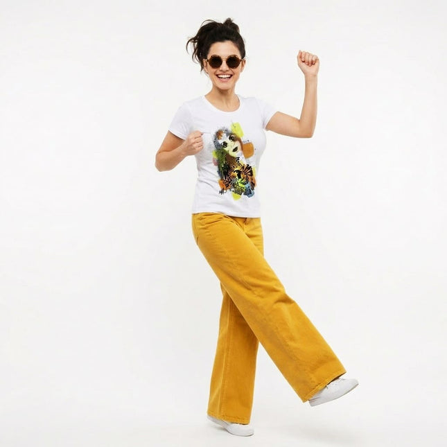 t shirt femme sasha rebelle lumineuse look dynamique pantalon jaune style moderne